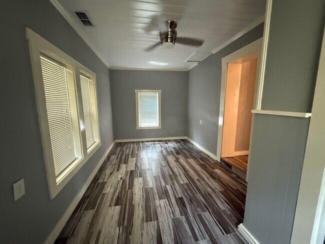 Photo - 1316 Aintree Ln