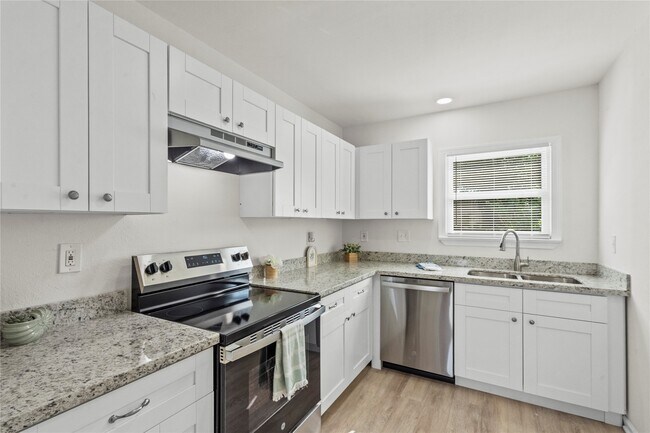 Photo - 2105 2nd St