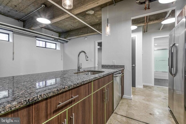 Building Photo - 4800 Brown St Unit 108