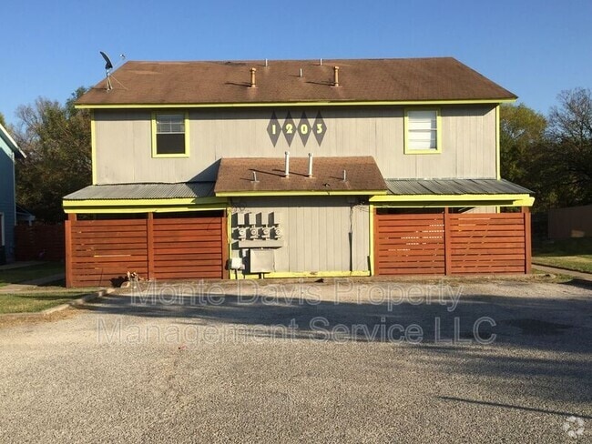 Building Photo - 1203 Southport Dr Unit D Rental