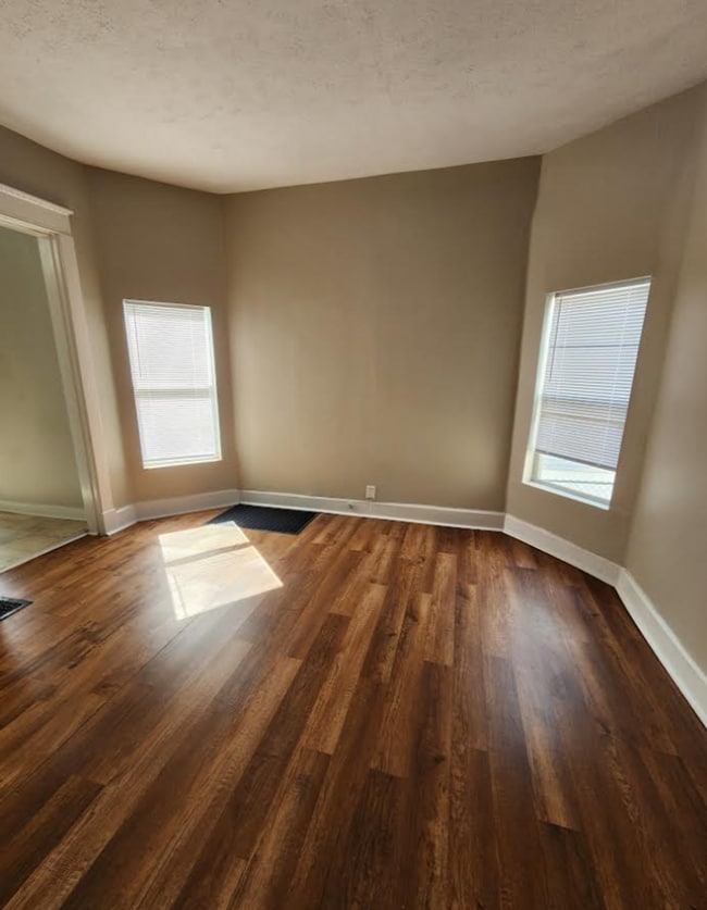 Photo - S8 Welcome - Westside Spacious Three Bedro...