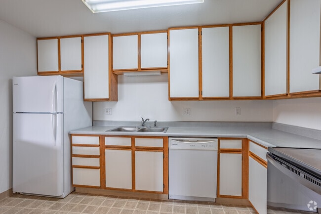 2BR, 2BA - 816SF - Kitchen - Timbercreek Apartments