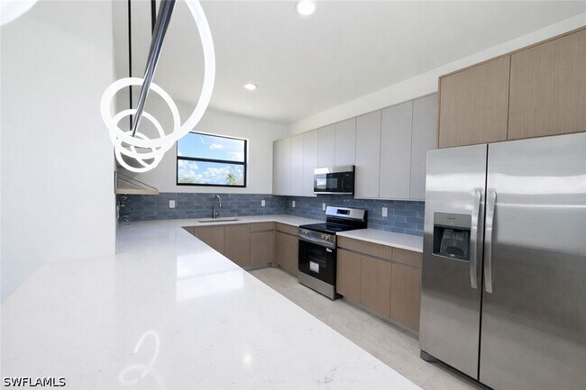 Photo - 211 NW 25th Ave