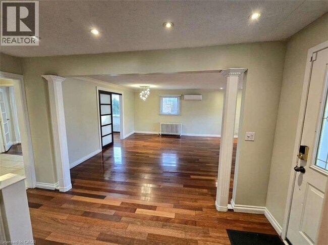 Photo - 1568 Cawthra Ct