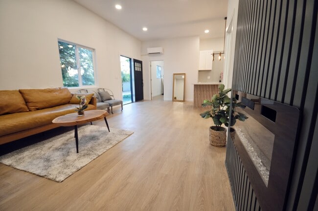 Photo - 6111 S 124th St