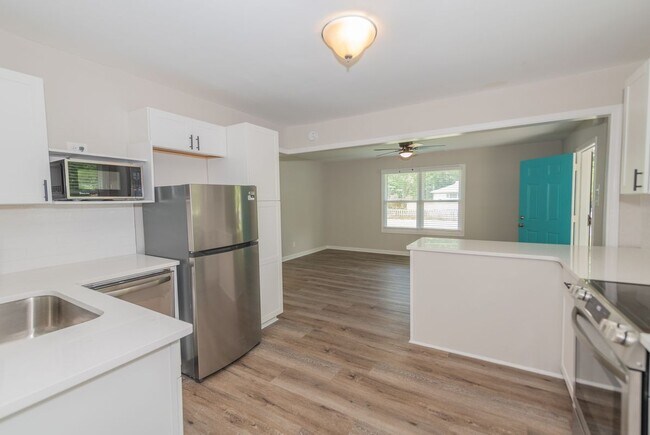 Photo - 525 Baker Cir NW