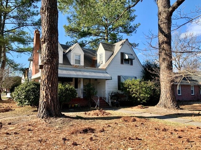 Building Photo - CUTE & COZY 2BED/1BATH DUPLEX FOR RENT - U... Rental