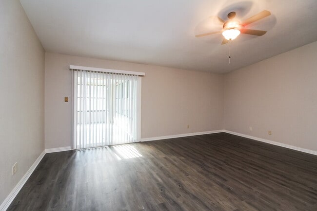 Photo - 4221 Sweetgum Way