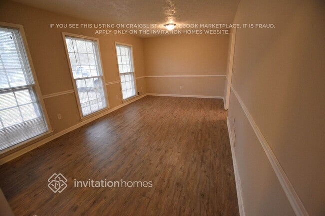 Photo - 247 Sandra Dr NW