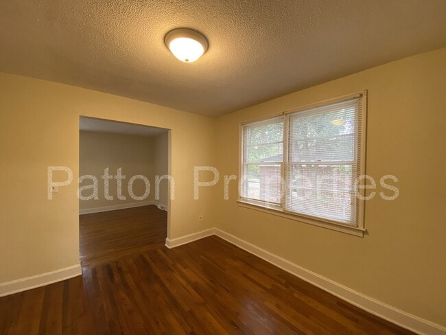 Photo - English Heights