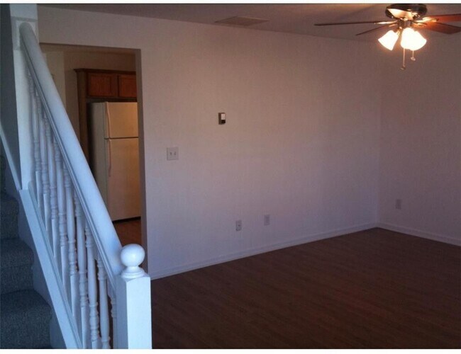 Photo - 400 Rosehip Ln Unit B