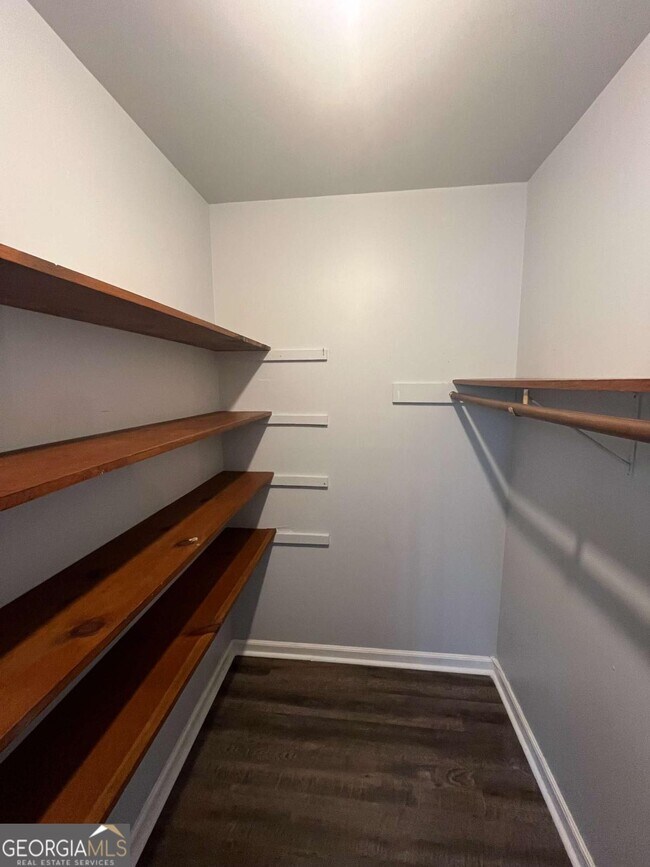 Photo - 2864 Cheney St