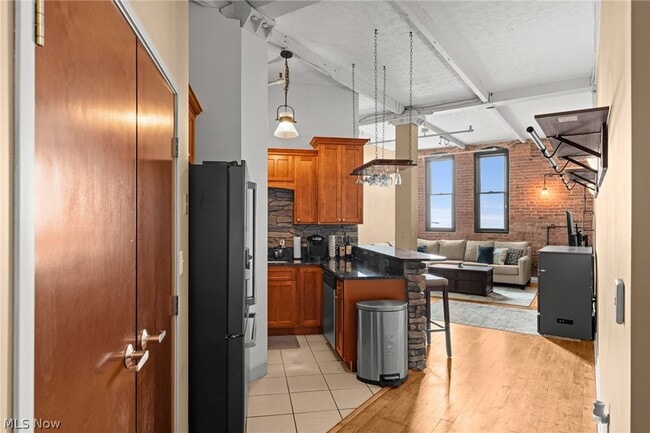 Photo - 1133 W 9th St Unidad 307