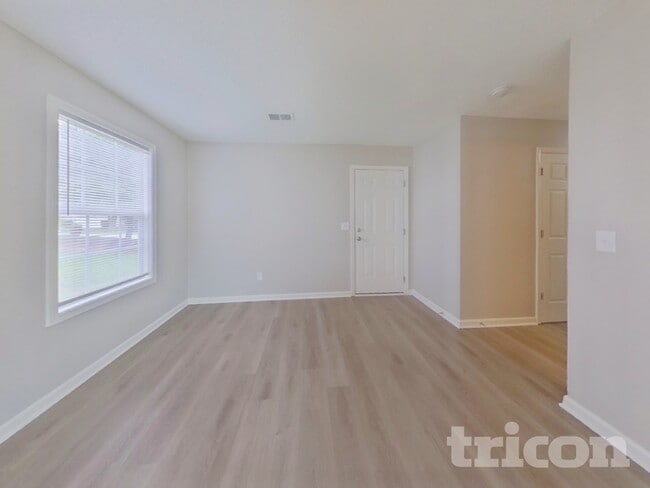 Photo - 208 Autumn Woods Dr