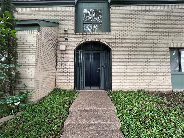 Building Photo - 2641 McCart Ave Rental
