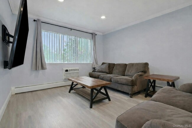 Photo - 121 Coachlight Square
