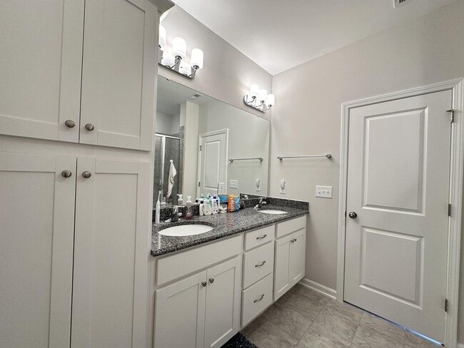Photo - 1002 Manorhaven Dr