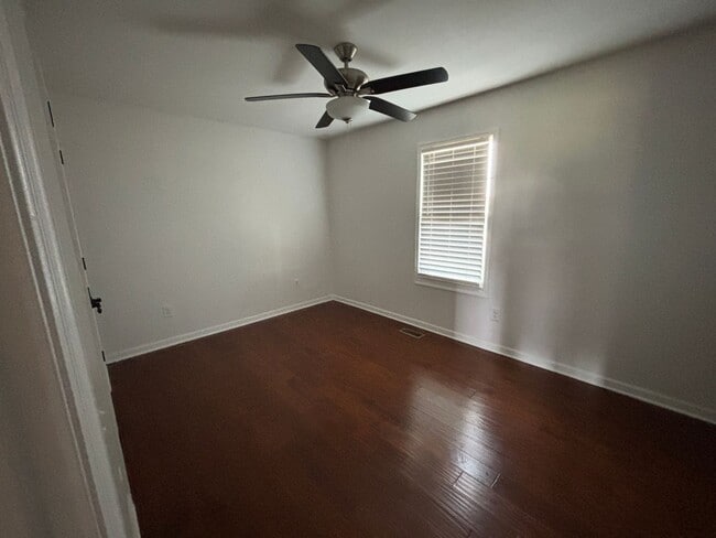 Photo - 155 Raspberry Dr