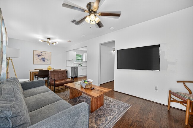 Building Photo - 2212 Rosewood St Unit C Rental