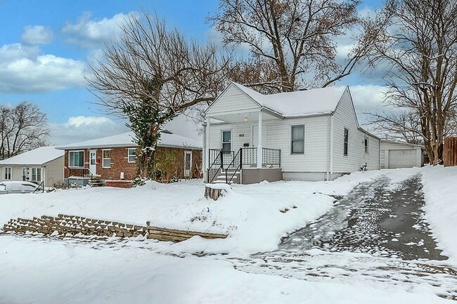 Building Photo - Updated 2-Bedroom Home with Garage & Large Yard