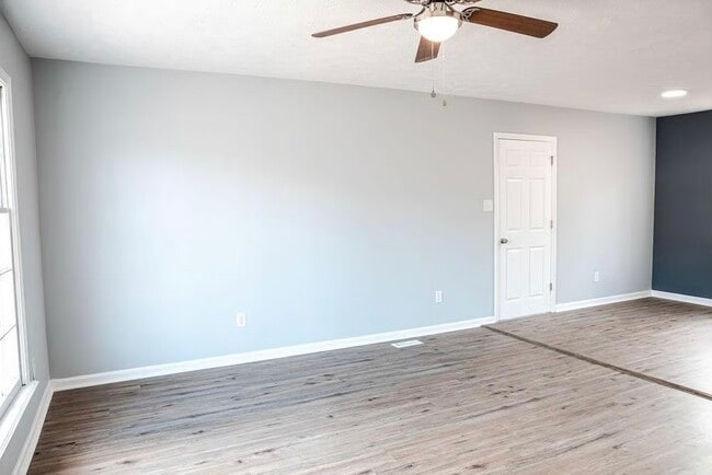 Photo - 410 Atwell Dr