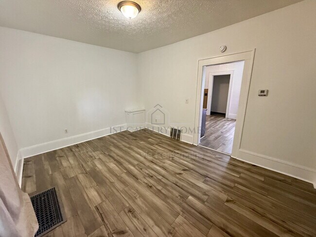 Photo - 895 Beardsley St