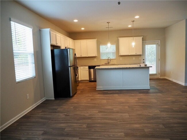 30 Laurel Dr E