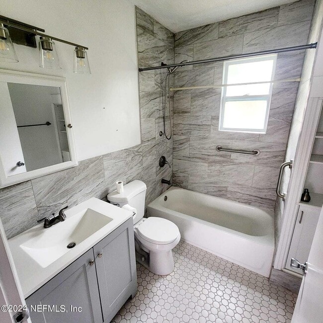 Photo - 1735 Brackland St