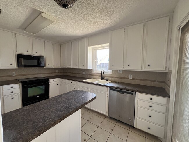 Photo - 5607 87th Pl