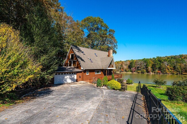 Building Photo - 1925 Lake Acres Dr Rental