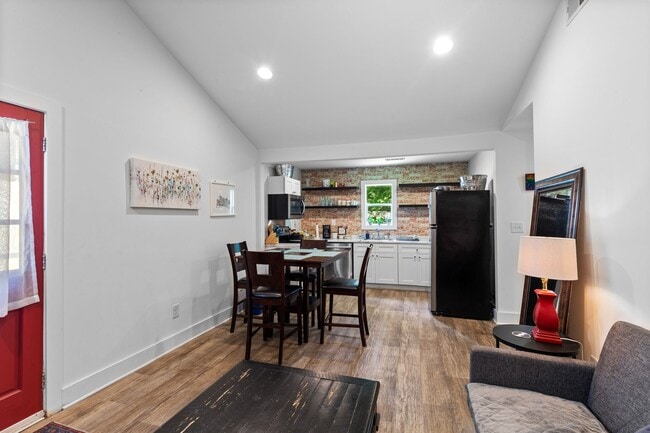 Photo - 413 Lockland Dr