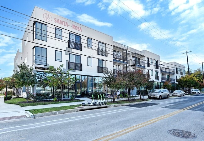Building Photo - 2709 E 5th St Unit 1206 Rental
