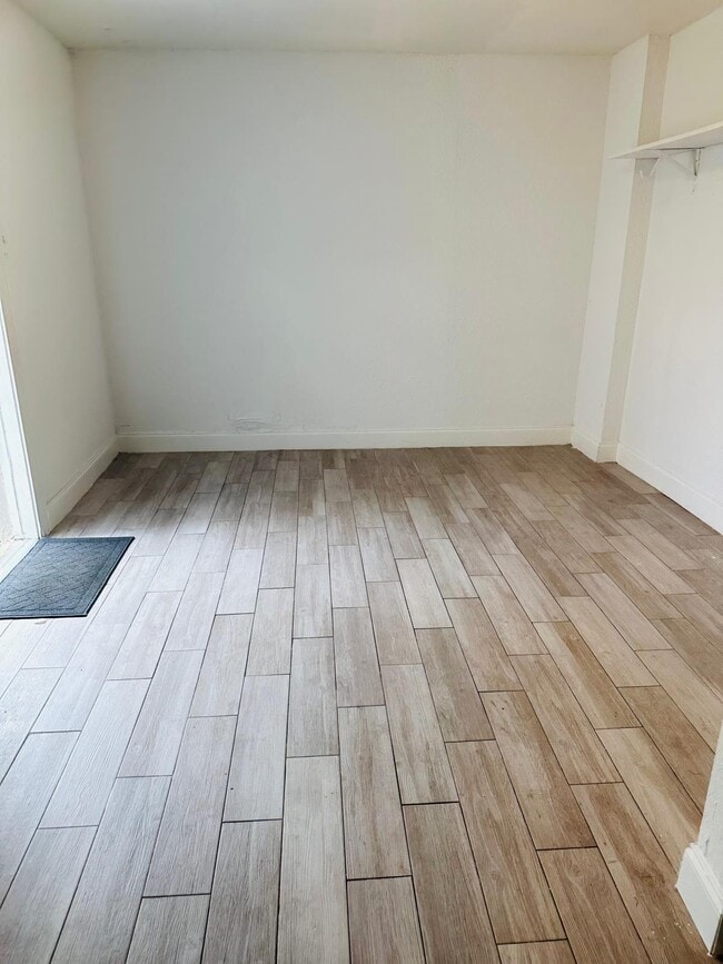 Building Photo - 7901 NW 66th Ter Unit Efficiency