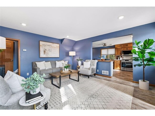 Photo - 500 E 1st St