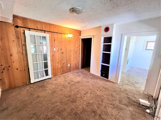 Photo - 530 Woodward St