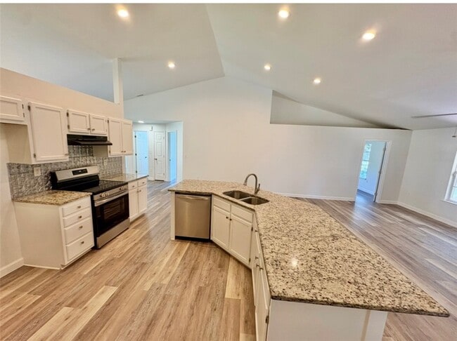 1101 Ravenswood Dr