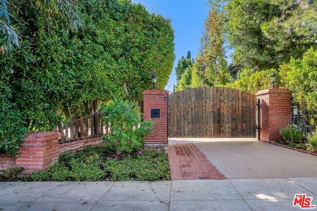 629 N Rexford Dr
