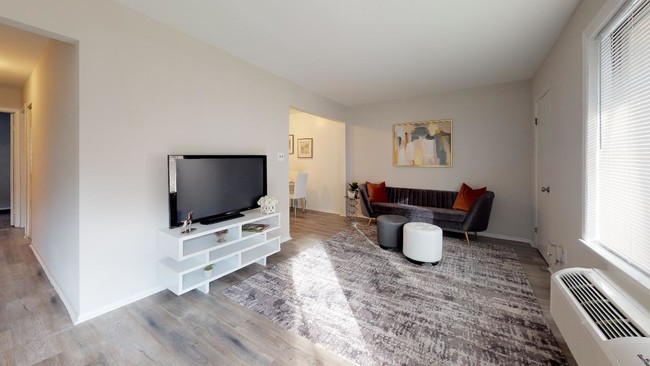 Building Photo - Deer Park Manor Rental