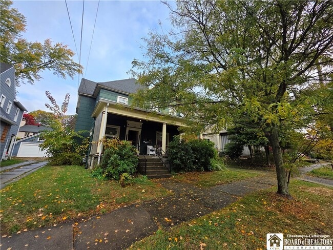 Photo - 329 Crossman St