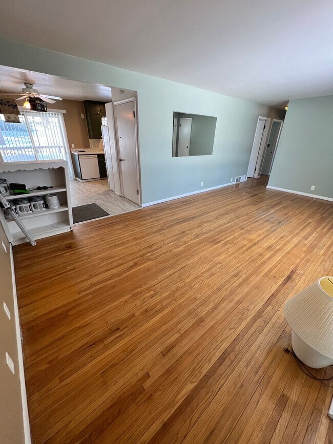 Photo - 140 E Niagara St