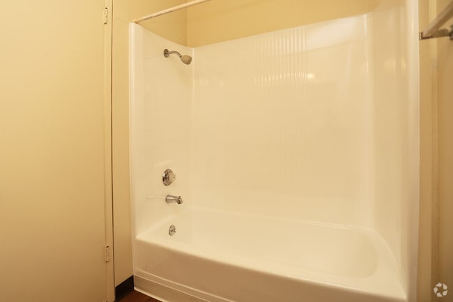 Studio: Bathroom