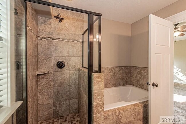 Photo - 2222 Cobblefield Way