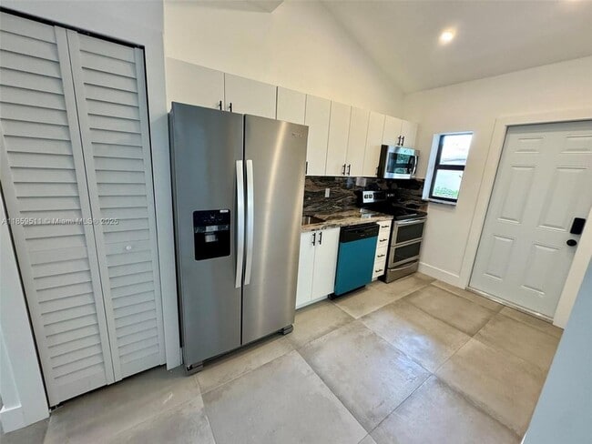 Building Photo - 3 NE 70th St Unit 1 Rental