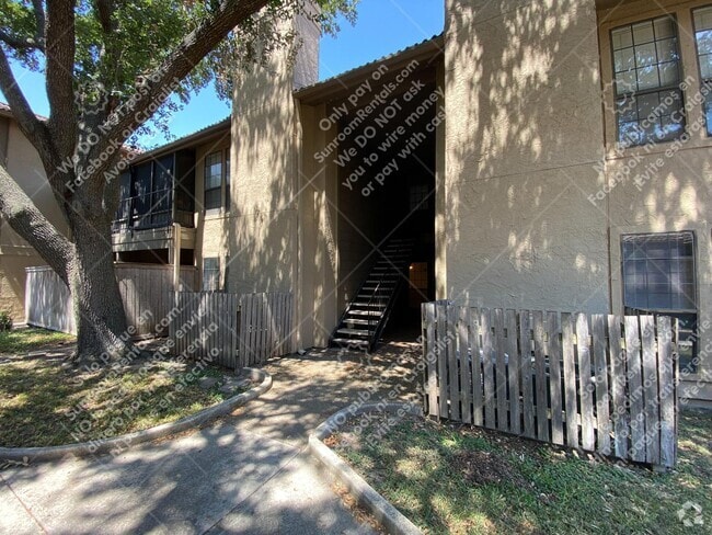 Building Photo - 1202 Thorpe Ln Rental