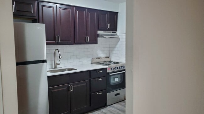 Studio kitchen - 3854 Garrett Rd Unit 23