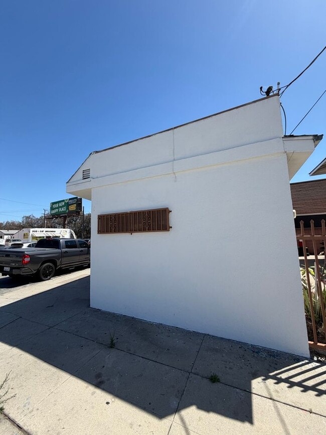 Photo - Paramount Unit Barber Shop