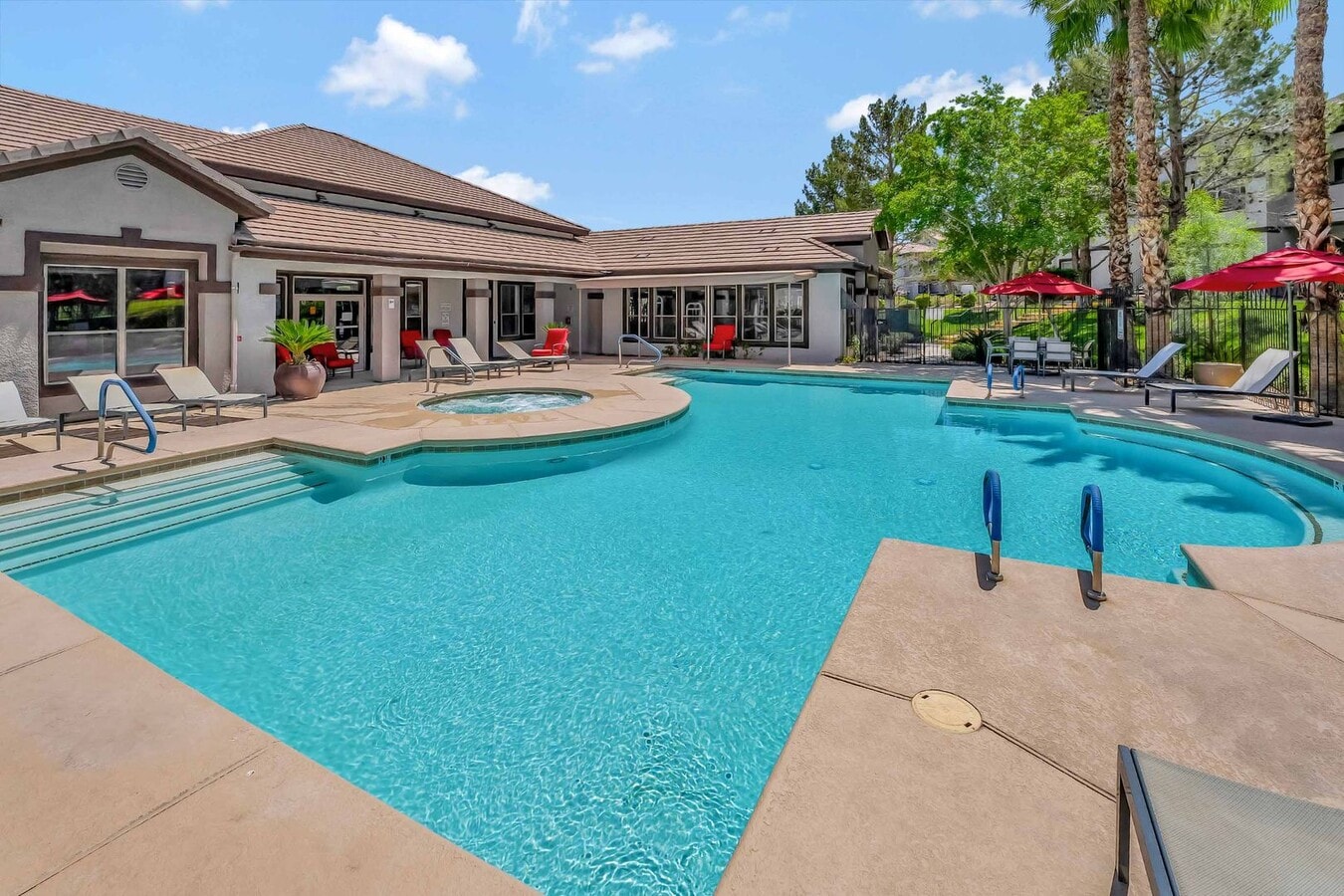 Charming & Bright 1-Bedroom Condo with Community Pool! - Charming & Bright 1-Bedroom Condo with Community Pool!