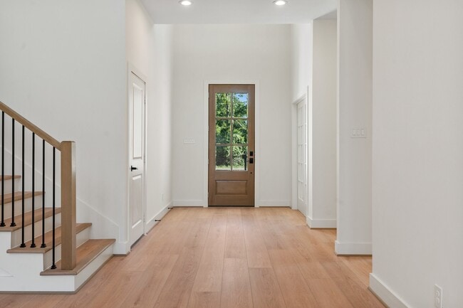 Building Photo - 1420 Flamingo St