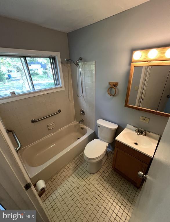 Photo - 15 Catalpa Ln