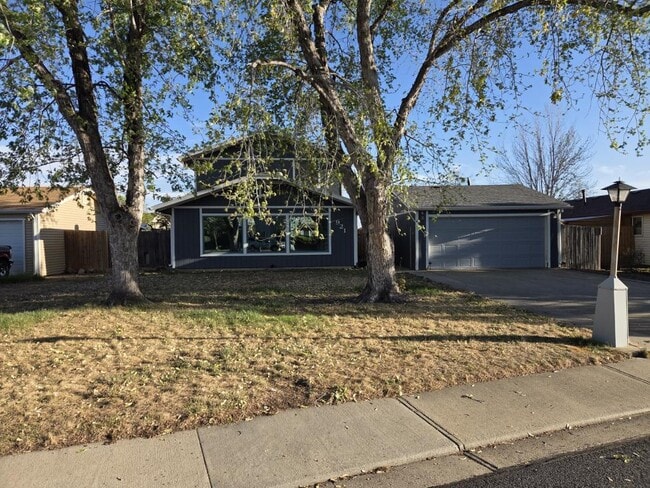 Building Photo - 921 Pasque Dr